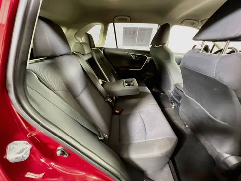 Used 2021 Toyota RAV4 LE FWD image 24