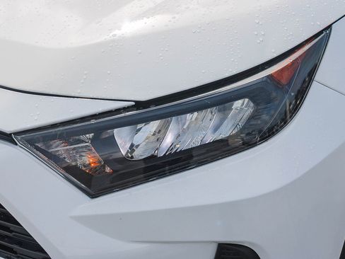 Used 2021 Toyota RAV4 LE image 5