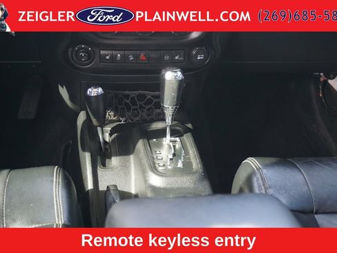 Used 2012 Jeep Wrangler Unlimited Sahara w/ Dual Top Group AWD/4WD image 15