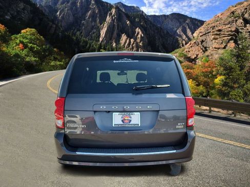 Used 2019 Dodge Grand Caravan SXT FWD image 4