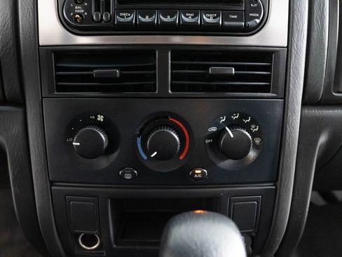 Used 2004 Jeep Grand Cherokee Laredo w/ Convenience Group AWD/4WD image 34