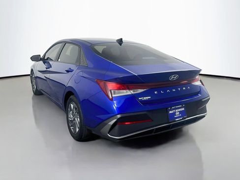 Used 2024 Hyundai Elantra SEL FWD image 7