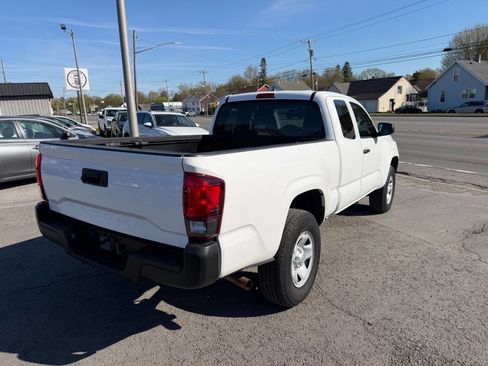 Used 2019 Toyota Tacoma SR AWD/4WD image 5