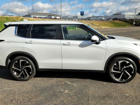 Used 2022 Mitsubishi Outlander ES image 14