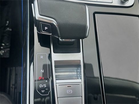 Used 2023 Audi A8 L 3.0T image 17