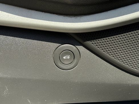 Used 2018 Chevrolet Camaro LT image 31