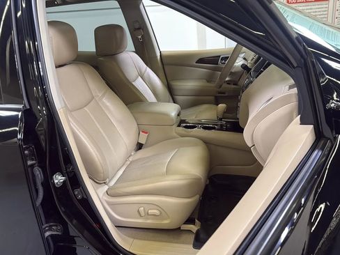Used 2014 Nissan Pathfinder Platinum w/ Platinum Premium Package image 17
