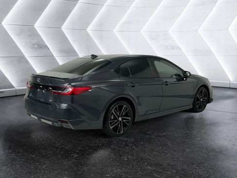 Used 2025 Toyota Camry XSE FWD image 4