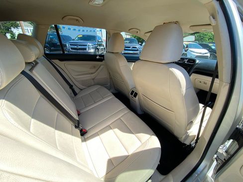 Used 2011 Volkswagen Jetta TDI FWD image 10