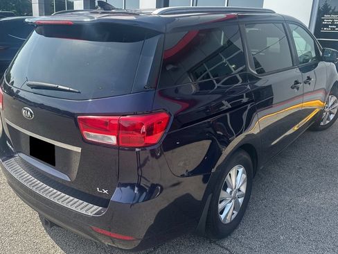 Used 2018 Kia Sedona LX FWD image 5