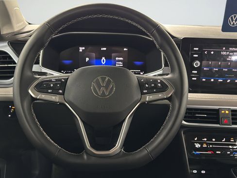 Certified 2025 Volkswagen Taos SE image 35