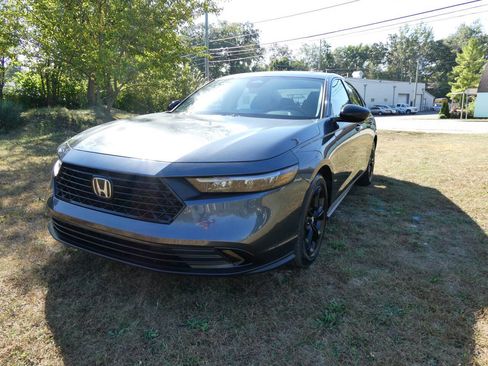 Used 2025 Honda Accord SE image 1