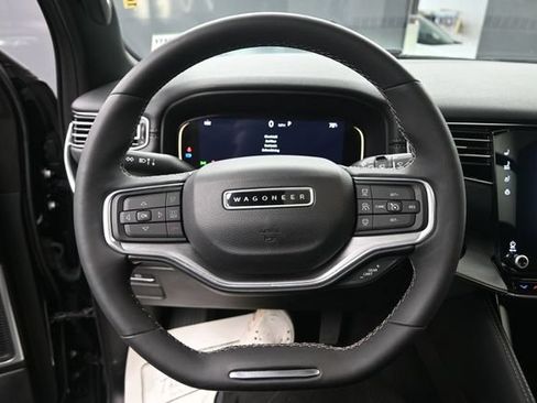 Used 2023 Jeep Wagoneer Series II AWD/4WD image 18