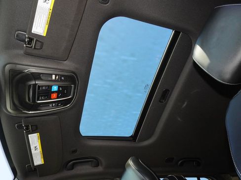 Used 2023 Jeep Grand Cherokee Altitude image 8