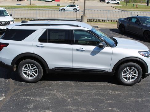 New 2026 Ford Explorer Active AWD/4WD image 8