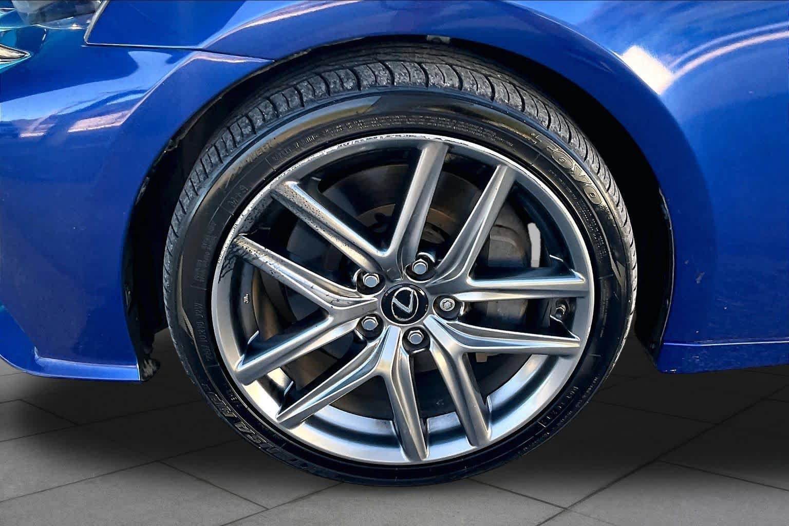 Used 2016 Lexus IS 200t RWD image 10