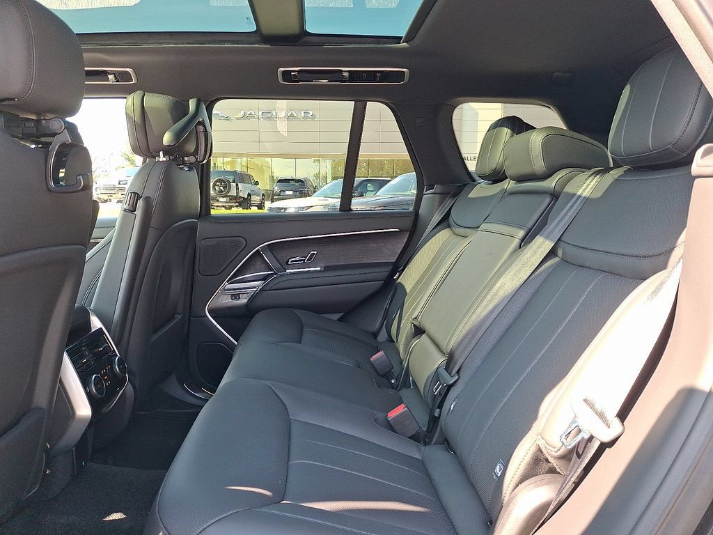 New 2026 Land Rover Range Rover SE AWD/4WD image 6