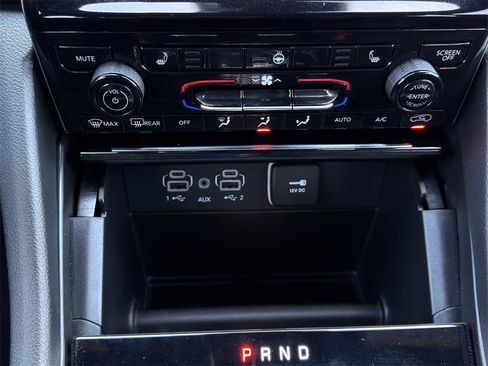 New 2025 Jeep Grand Cherokee Limited w/ Black Appearance Package image 16