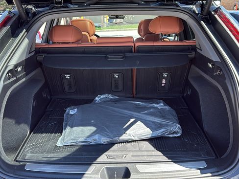 New 2026 Cadillac Optiq Sport 2 w/ LPO, Floor Liner Package image 32