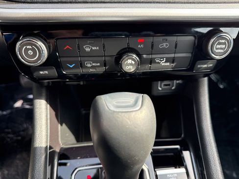 Used 2024 Jeep Compass Latitude AWD/4WD image 33