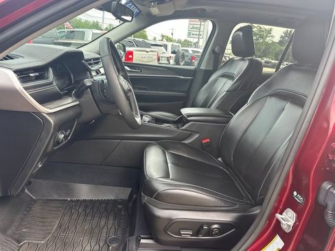 Used 2023 Jeep Grand Cherokee Limited AWD/4WD image 14