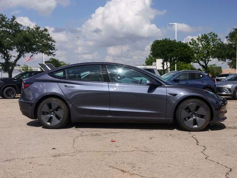 Used 2023 Tesla Model 3 Standard Range image 5