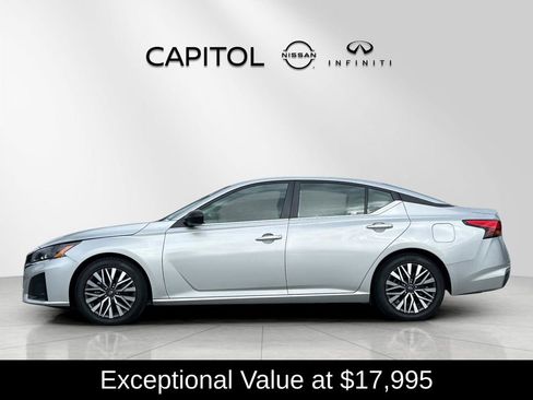 Used 2024 Nissan Altima 2.5 SV image 2