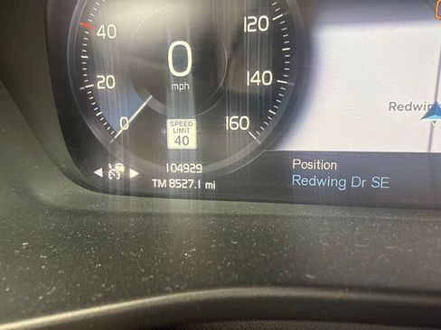 Used 2021 Volvo XC40 T5 R-Design AWD/4WD image 13