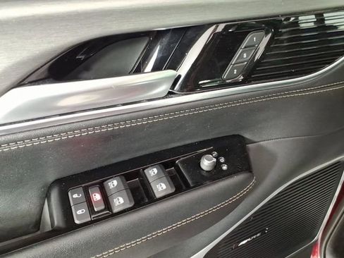 Used 2024 Jeep Wagoneer Series II w/ Convenience Group I AWD/4WD image 15