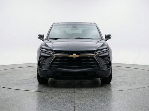 Used 2025 Chevrolet Blazer LT FWD image 2