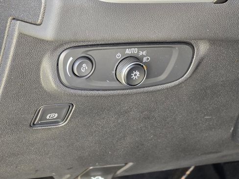 Used 2024 GMC Terrain SLE image 8