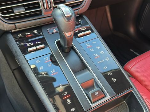 Used 2024 Porsche Macan Turbo image 18