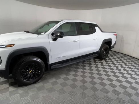 New 2025 Chevrolet Silverado EV LT image 6