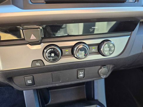 Used 2017 Toyota Tacoma SR5 RWD image 26