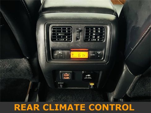 Used 2018 Nissan Pathfinder SL w/ Midnight Edition Package image 8