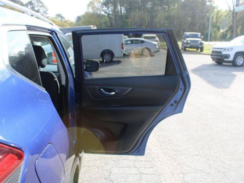 Used 2020 Nissan Rogue SV FWD image 15