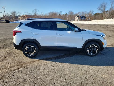Used 2024 Kia Seltos EX image 4