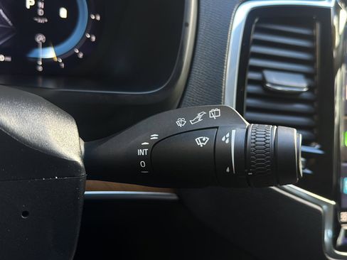 Used 2023 Volvo XC90 B6 Plus w/ Protection Package image 32