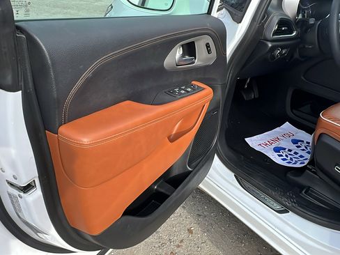 Used 2024 Chrysler Pacifica Pinnacle image 14