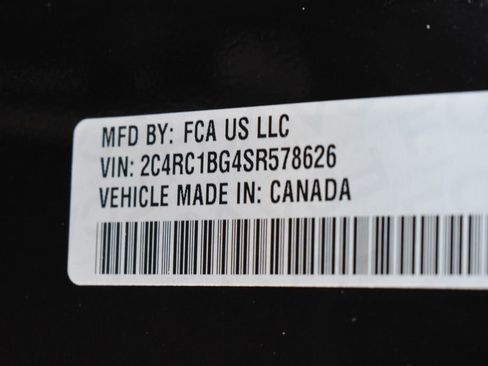 Used 2025 Chrysler Pacifica Select image 41