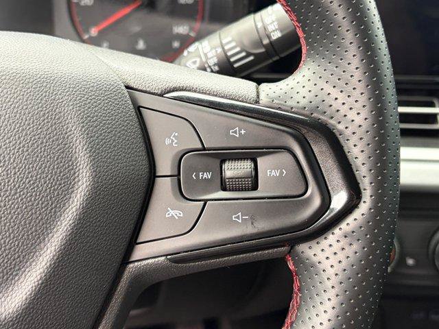 Used 2025 Chevrolet Trax RS w/ Sunroof Package FWD image 12