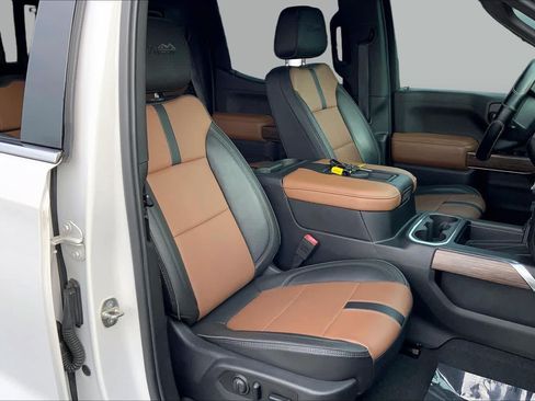 Used 2019 Chevrolet Silverado 1500 High Country w/ Technology Package RWD image 8