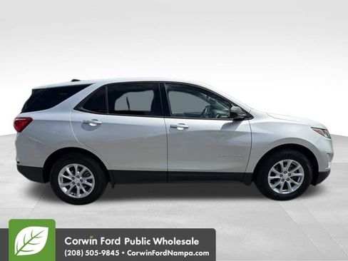 Used 2019 Chevrolet Equinox LS w/ LS Convenience Package FWD image 4