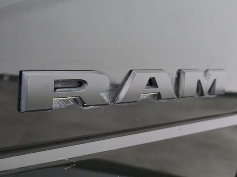 Used 2019 RAM 2500 Laramie w/ Black Appearance Package image 10