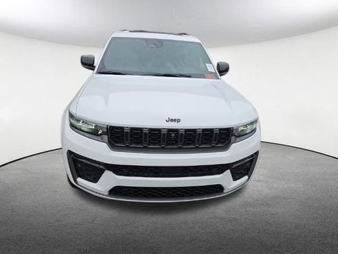 Used 2026 Jeep Grand Cherokee Limited AWD/4WD image 2