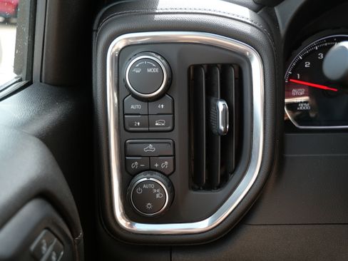 Used 2021 Chevrolet Silverado 1500 LT AWD/4WD image 37