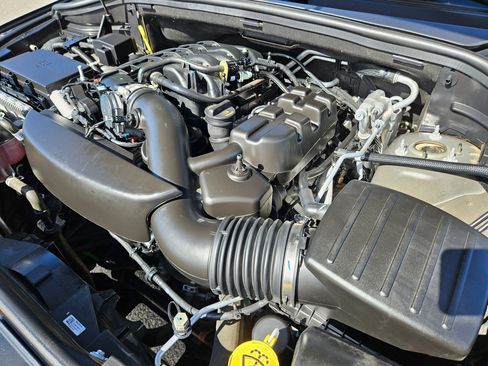 Used 2024 Dodge Durango GT AWD/4WD image 34