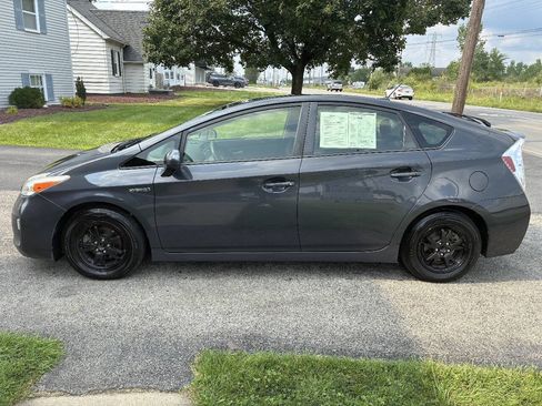 Used 2015 Toyota Prius Three FWD image 3