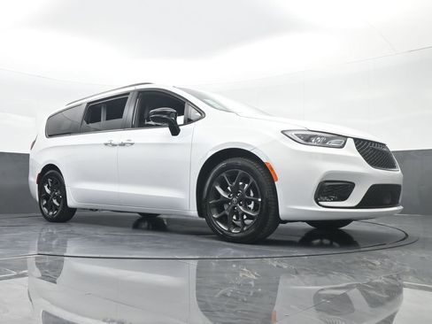 New 2026 Chrysler Pacifica Limited w/ S Appearance Package image 57
