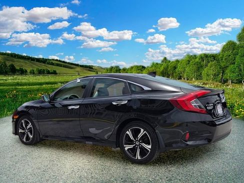 Used 2016 Honda Civic Touring image 4